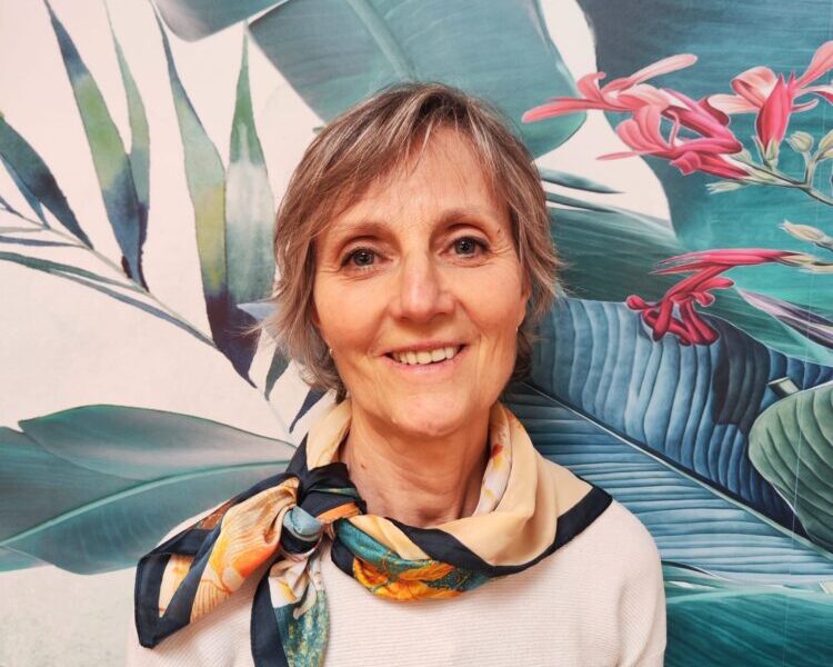 Thérèse Barat, praticienne Reiki à Margency. Accompagnement douceur pour enfants, adultes, seniors et aidants. Retrouvez vitalité et harmonie intérieure